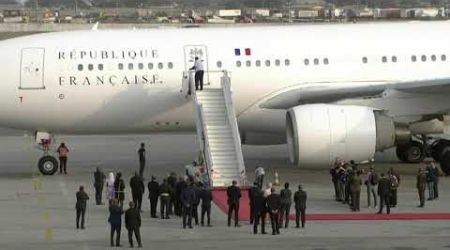 Arrivée du Président français Emmanuel Macron à Abidjan pour une visite officielle
