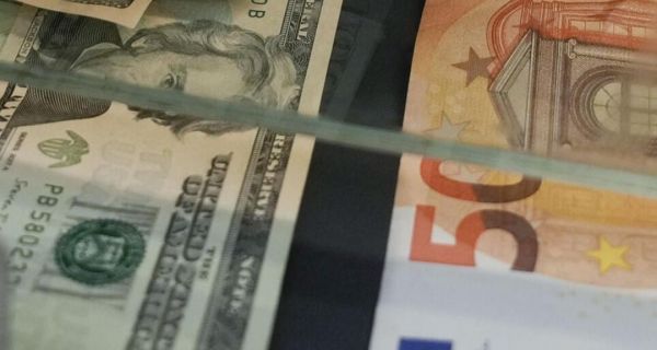L'euro au plus bas face au dollar depuis sa mise en circulation, en 2002